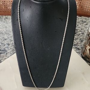 Elegant Silver Tone Chain Necklace